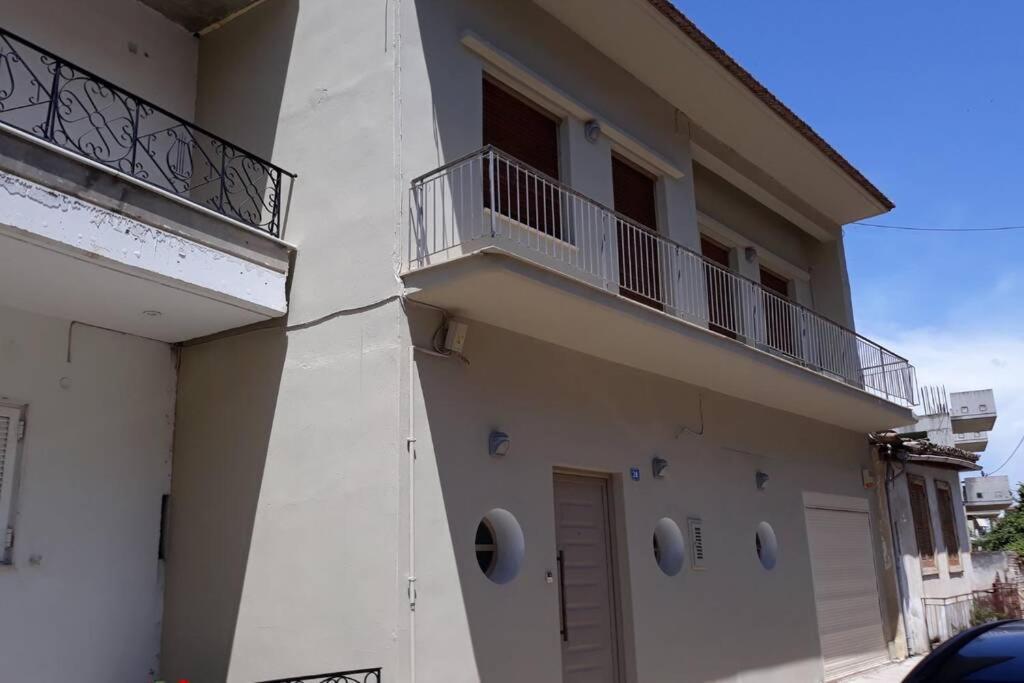 Sweet Home In Aigio Exterior photo